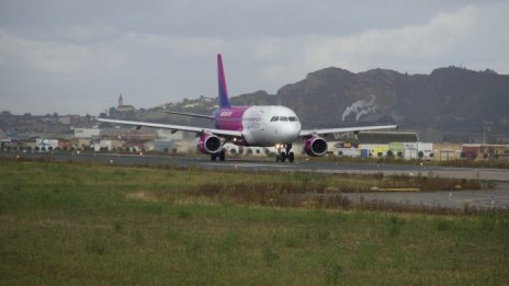 Wizz Air спира полетите си от България до Милано, Тревизо и Бергамо 