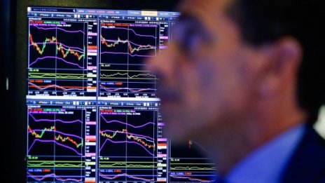 Петролният срив сложи котва и на акциите