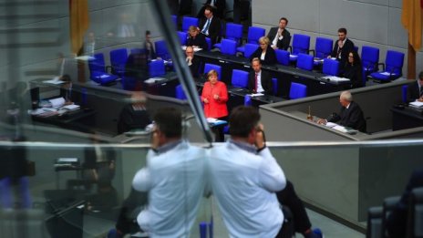 Консерваторите на Меркел подкрепиха идеята за по-голям дефицит догодина