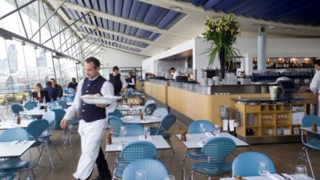 Виждат се първи знаци на умерено възстановяване на трудовия пазар, твърди икономист