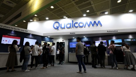 Qualcomm прогнозира ниска тримесечна печалба, очаква спадът в приходите от Apple да се ускори