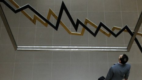 Синтетика свива печалбата през полугодието