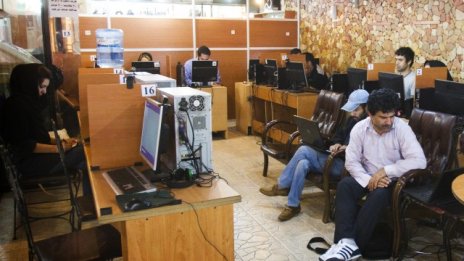 Иран отново затвори достъпа до интернет 