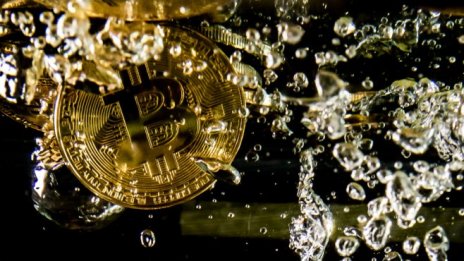 Биткойнът затвърждава присъствието си над ценовия праг от 10 000 долара