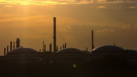 Напрежението на петролните пазари се увеличава преди срещата на ОПЕК+*