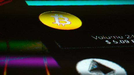 Биткойнът се стабилизира след разпродажбите