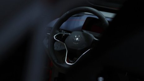 Китай, имаме проблем: Как войната в Украйна заплашва „златната мина“ на Volkswagen