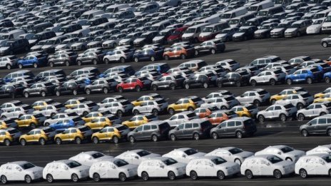 Китай обмисля да намали наполовина митата върху пътническите автомобили