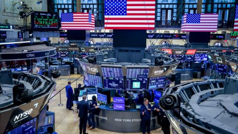 Nasdaq се покачи до нов рекорд, петролът поевтиня за пети пореден ден