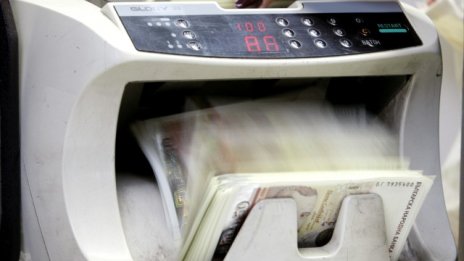 Фирмените спестявания се свиват през септември за първи път от пет месеца