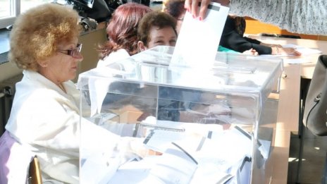 Няма да има втора урна за гласуване в изборните секции зад граница