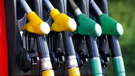 БФБ временно спира търговията с акциите на Петрол