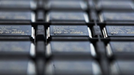 Arm работи по собствен полупроводник