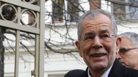 Александър Ван дер Белен печели надпреварата за президент на Австрия