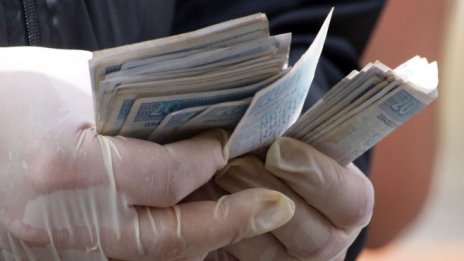 Законови промени изравняват заплатите на мъжете и жените в банковия сектор