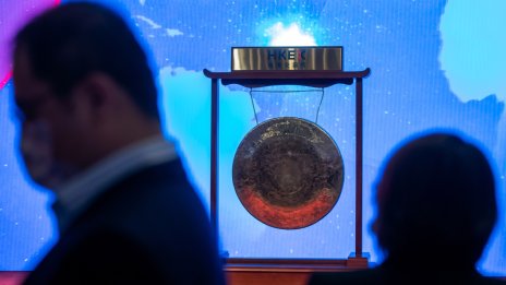 Китайските компании изплащат рекордни дивиденти на фона на пазарния срив