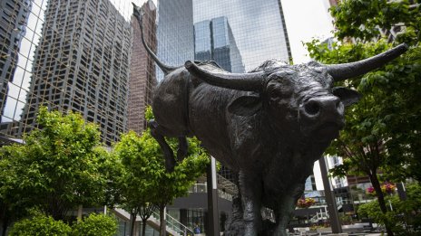 Разочароващи финансови прогнози потопиха Wall Street в червената зона