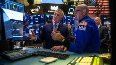 Щатските индекси се оцветиха в червено заради паузата в преговорите за дълга на САЩ