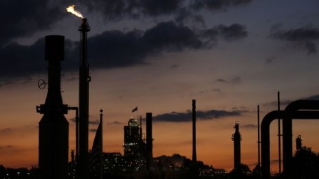 Цената на петрола затвърди петмесечния си връх*