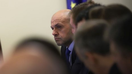 Дончев: Обсъжда се вариант с оставка в края на септември