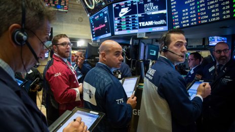 Липсата на сигурност сред инвеститорите тласка щатските индекси в различни посоки*