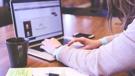 За какво европейците използваха най-често интернет през 2022 г.?