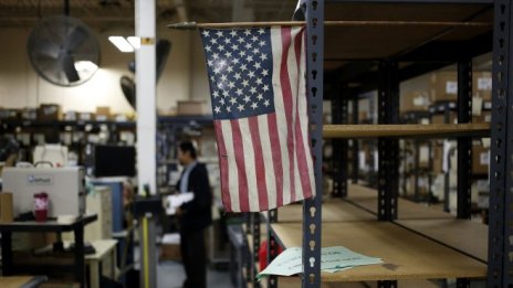 Американските акции са на червено след по-висока от очакваното инфлация*