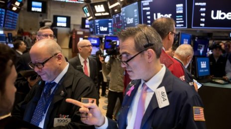 Разпродажбата на технологичните акции оцвети в червено щатските индекси