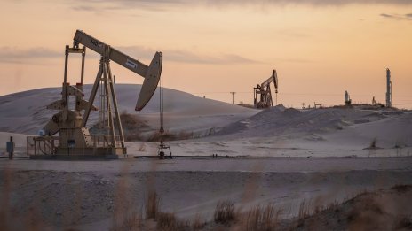 Опасенията около снабдяването продължават да държат цените на петрола под напрежение*