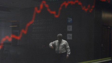 Борсата в Атина пропада с 4%*