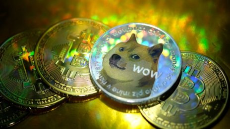 Доуджкойнът поскъпва с 14% след тласък от Tesla