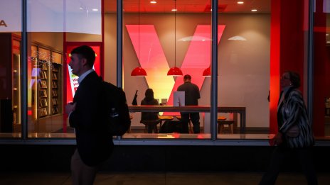 Verizon ще съкрати около 15 хил. работни места