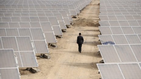 След съдебно забавяне Индия наложи мита върху вноса на китайски соларни панели