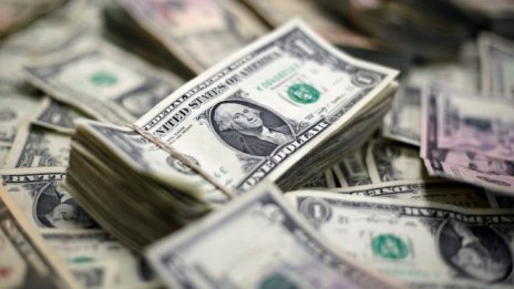 Данните от САЩ отслабиха долара