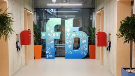 ЕК: Социалните мрежи трябва да направят повече за защита на потребителите