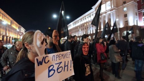 Протестът срещу Валери Симеонов прераства в автошествие