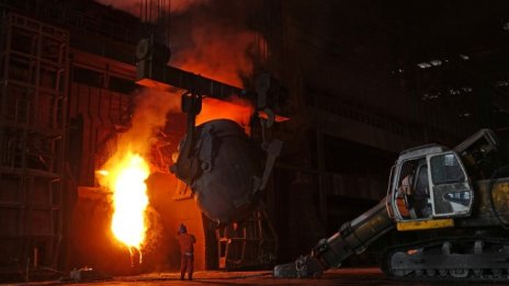 Стоманодобивната индустрия лобира успешно пред ЕК за въглеродните емисии, но защо?