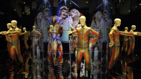 Ретроспекция на кариерата на Дейвид Боуи е акцент на арт изложение в Чикаго