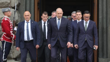 Европейски медии: Румен Радев поема властта с обещание за стабилност в България