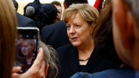 Партията на Меркел обещава на германците премахване на безработицата и повече пари