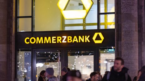 Commerzbank повиши прогнозата си за печалбата за 2026 г.