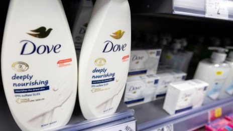 Unilever променя част от съставките в продуктите си заради недостига на суровини