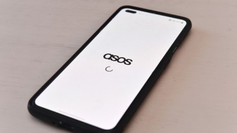 Инфлацията забави бизнеса на Asos и Boohoo