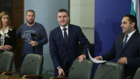 Горанов: Държавата ще поеме 60% от заплатите на служителите на закъсали фирми