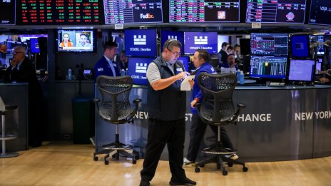 Dow Jones прибави над 400 пункта, S&P 500 завърши на още един рекорден връх