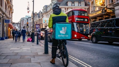 Deliveroo планира IPО в Лондон с два класа акции