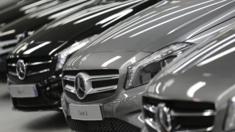 Mercedes-Benz гони рекорд по продажби