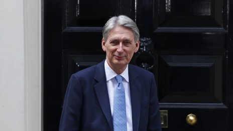 Британският финансов министър планира да продължи икономиите в публичния сектор