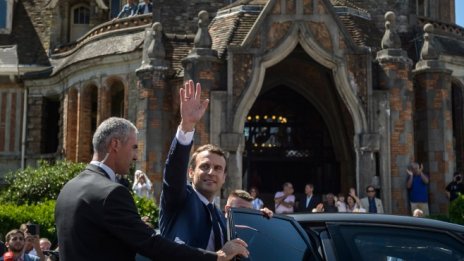 Партията на Еманюел Макрон води убедително с 32,32%