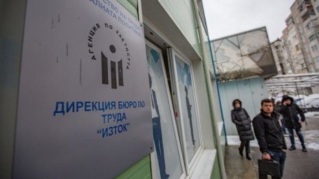 Продължително безработните у нас намаляват с 14% към края на юли